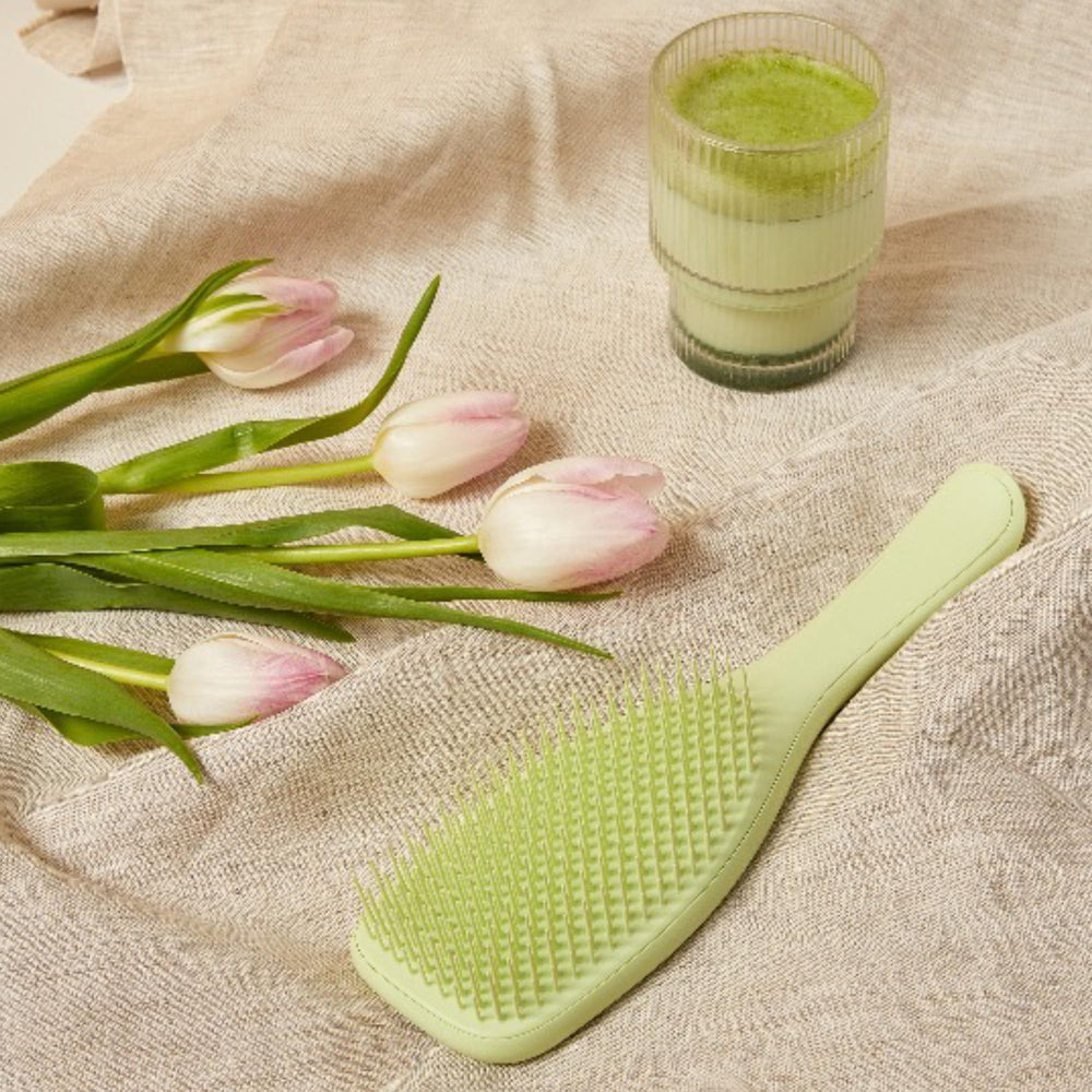 Desenredador Tangle Teezer, uso en ducha para distribuir productos de peinado.