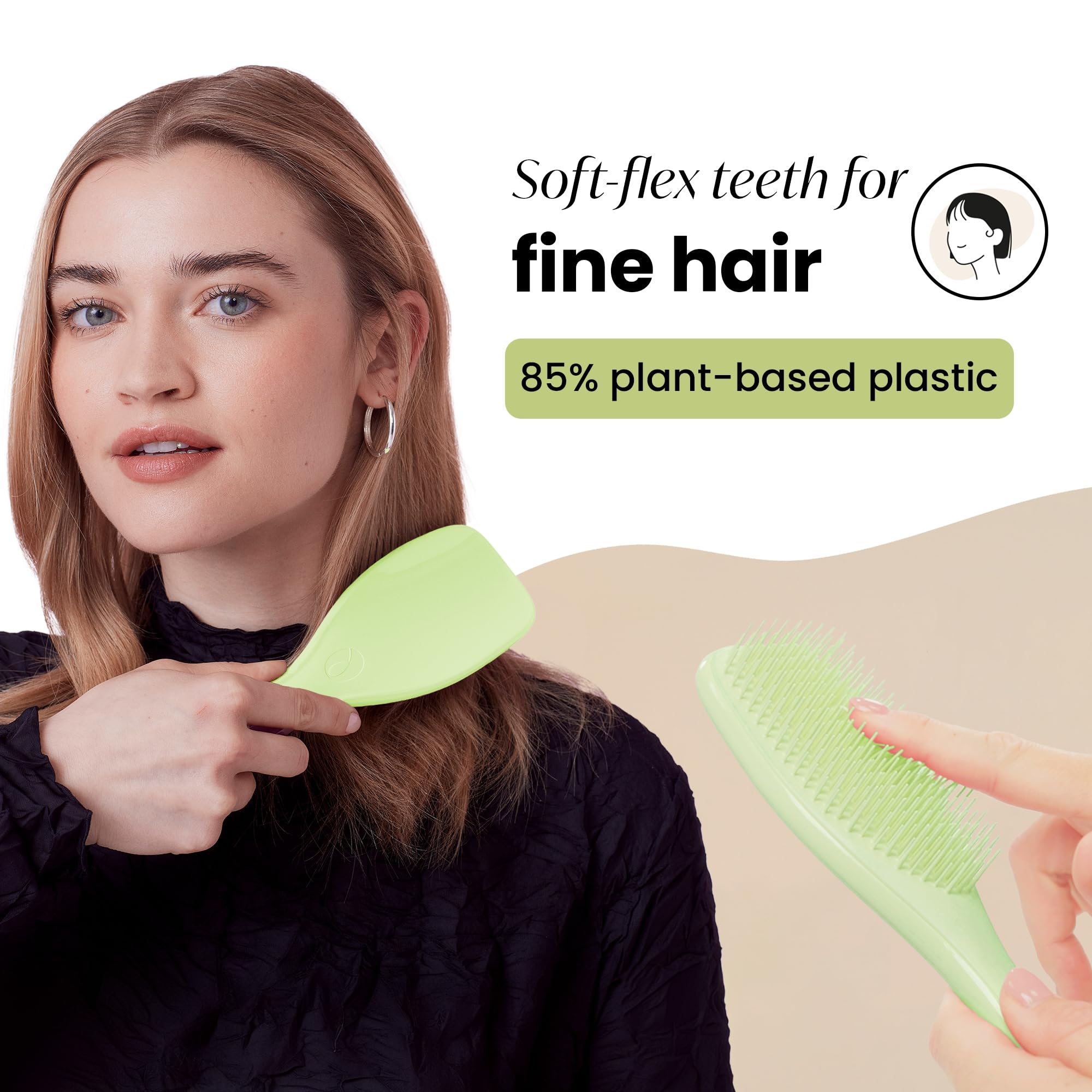 Desenredador Tangle Teezer en cabello mojado, facilita distribución de tratamientos.