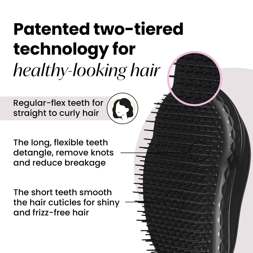 Tangle Teezer Original Detangler Panther Black en la ducha distribuyendo productos en el cabello