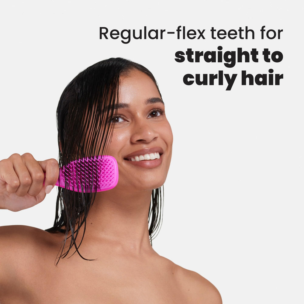 Desenreda pelo seco con Tangle Teezer para un peinado más suave.