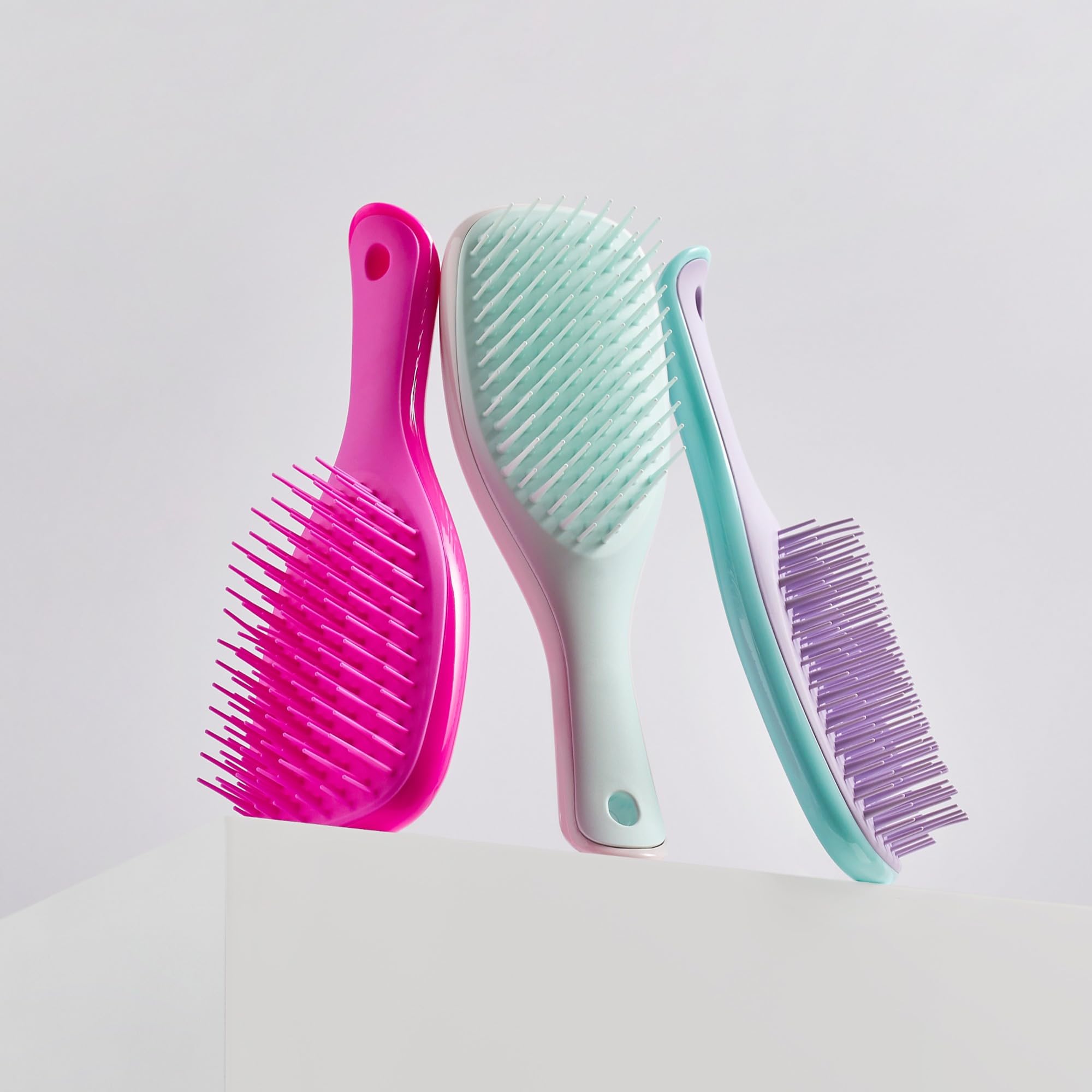 Tangle Teezer Ultimate Detangler uso diario, compacto y fácil de guardar.