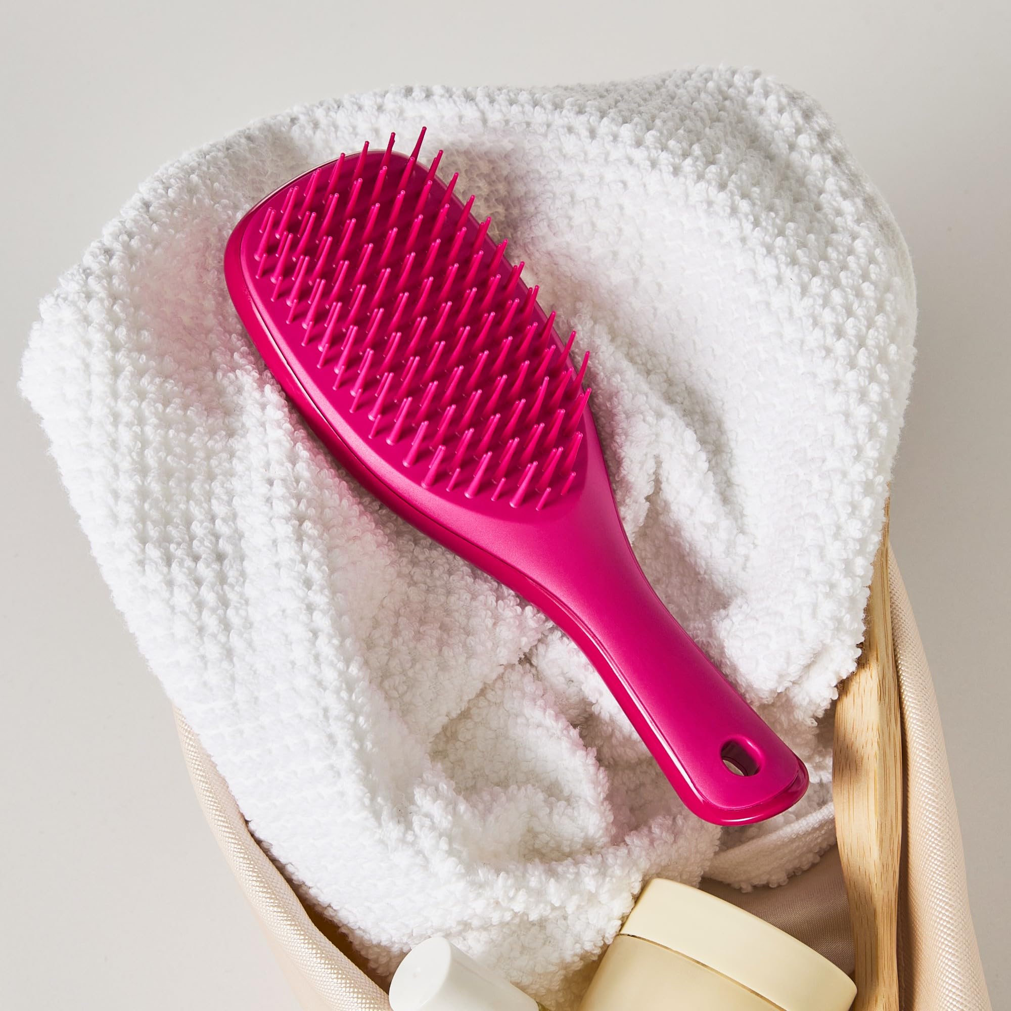 Tangle Teezer Ultimate Detangler, color rosa eléctrico, práctico para viaje.