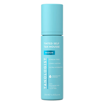 Tanologist Mousse Autobronceadora con guía de color para aplicación uniforme.