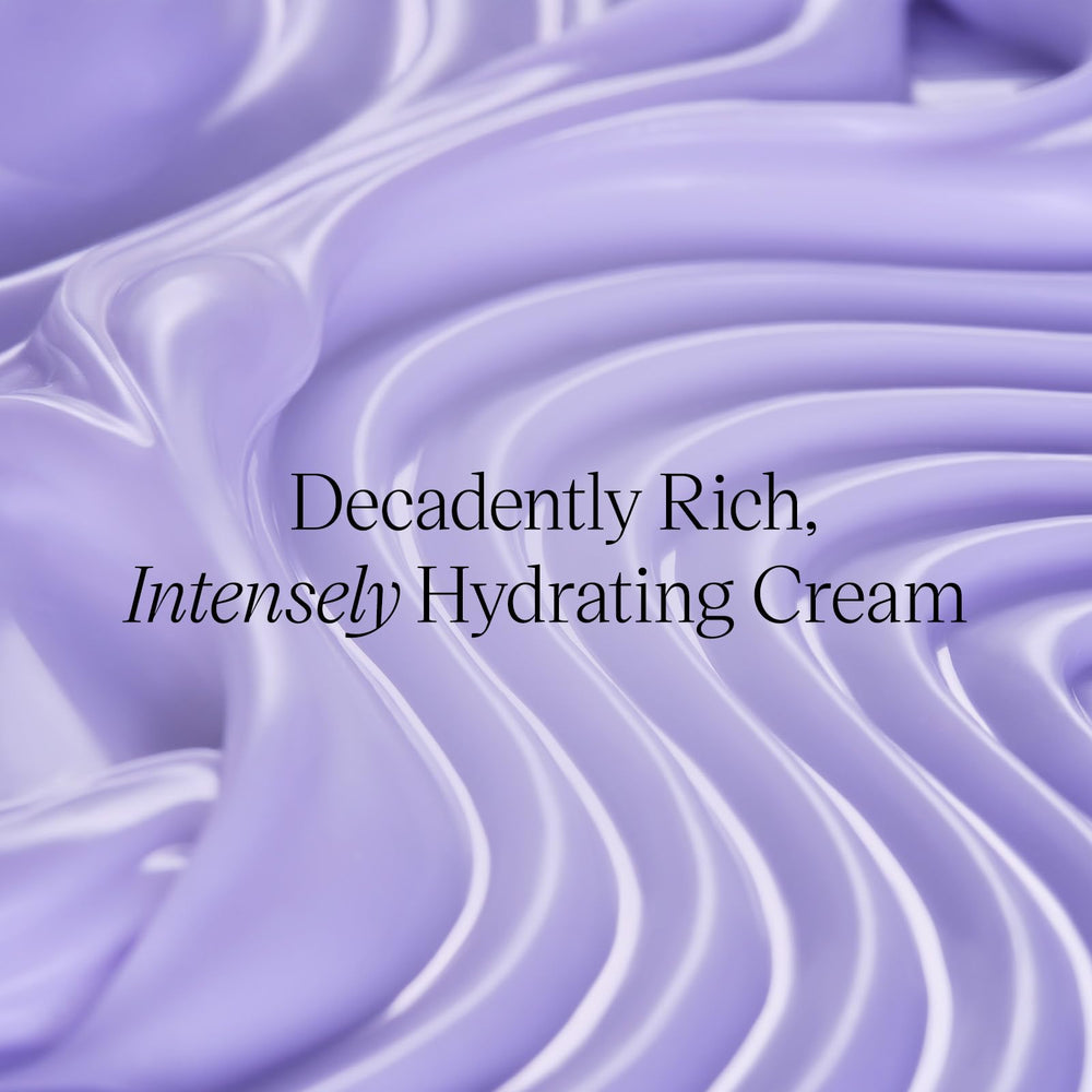 TATCHA The Dewy Skin Cream aplicación manual ayuda a distribuirla con facilidad.