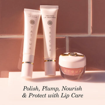 TATCHA Kissu Exfoliante Labial tras uso, labios más suaves y nutridos durante el día.