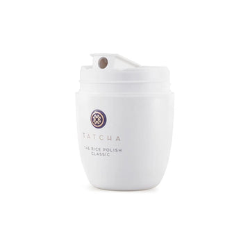 Tatcha Pulido de Arroz Clásico, espuma cremosa al contacto con agua.