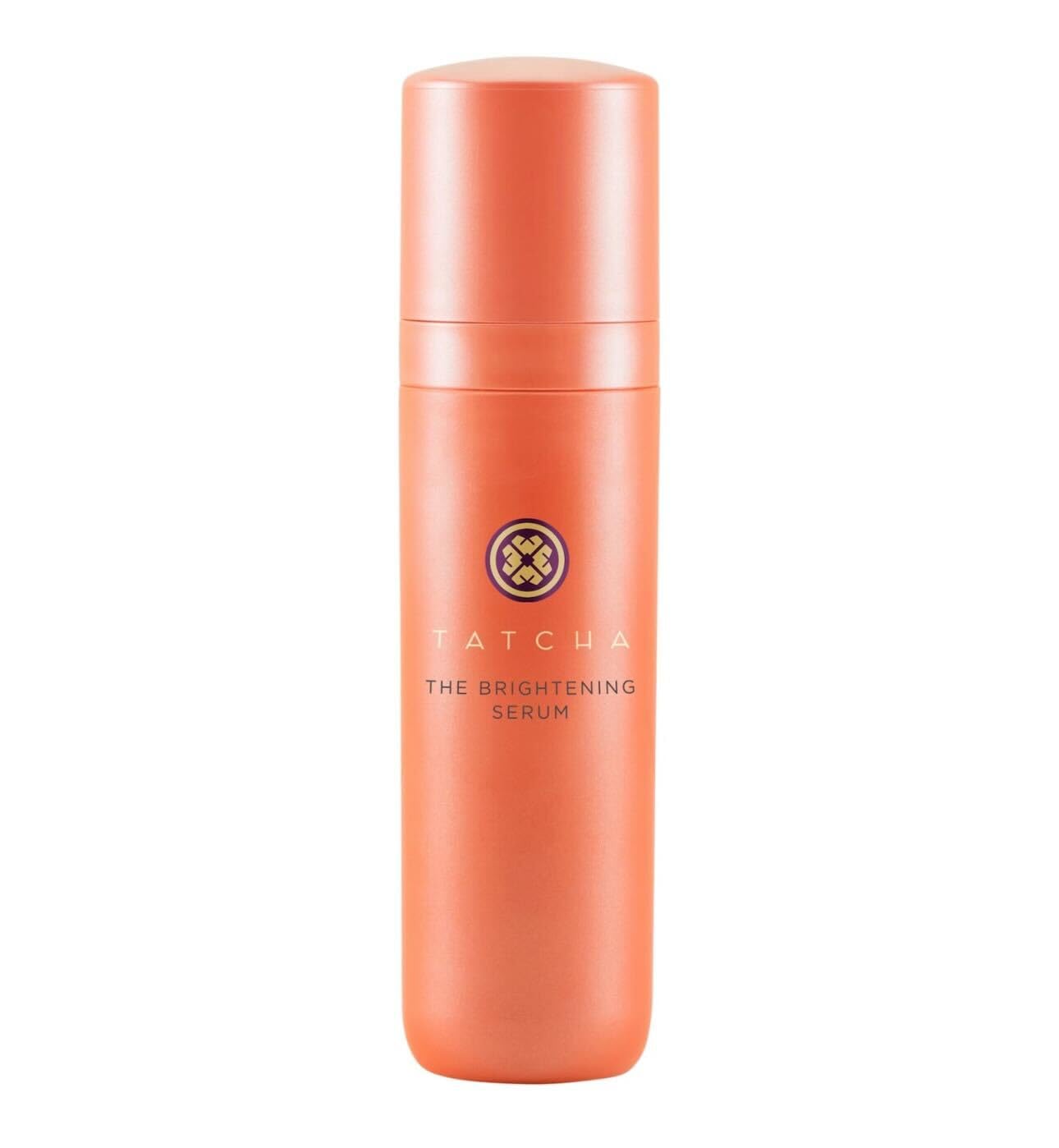 TATCHA Suero Iluminador en botella, promueve luminosidad y tono uniforme.
