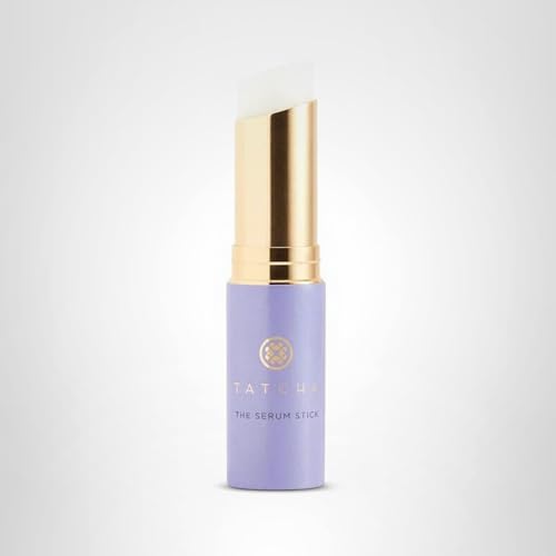 Tatcha The Serum Stick bloquea la humedad para retoques diarios.