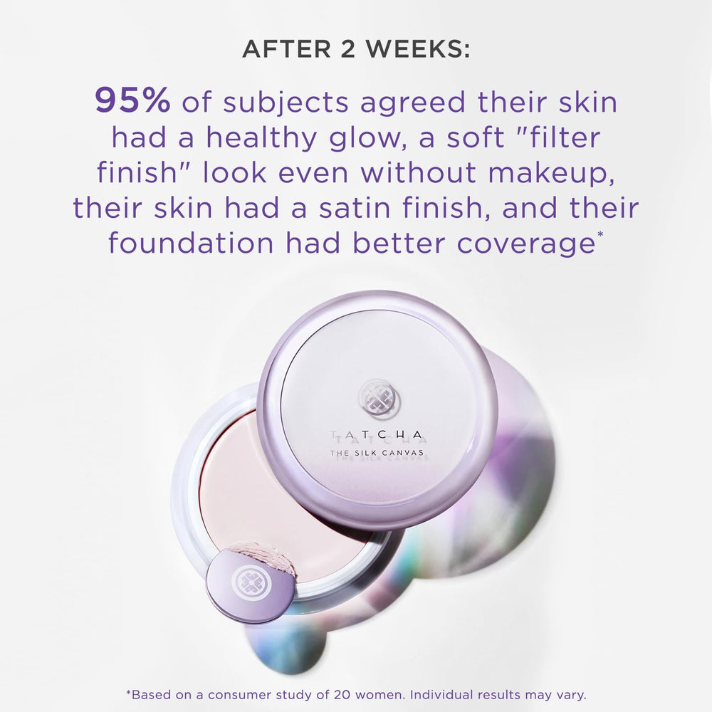 Tatcha Silk Canvas efecto desenfoque que suaviza la piel al aplicar la base.