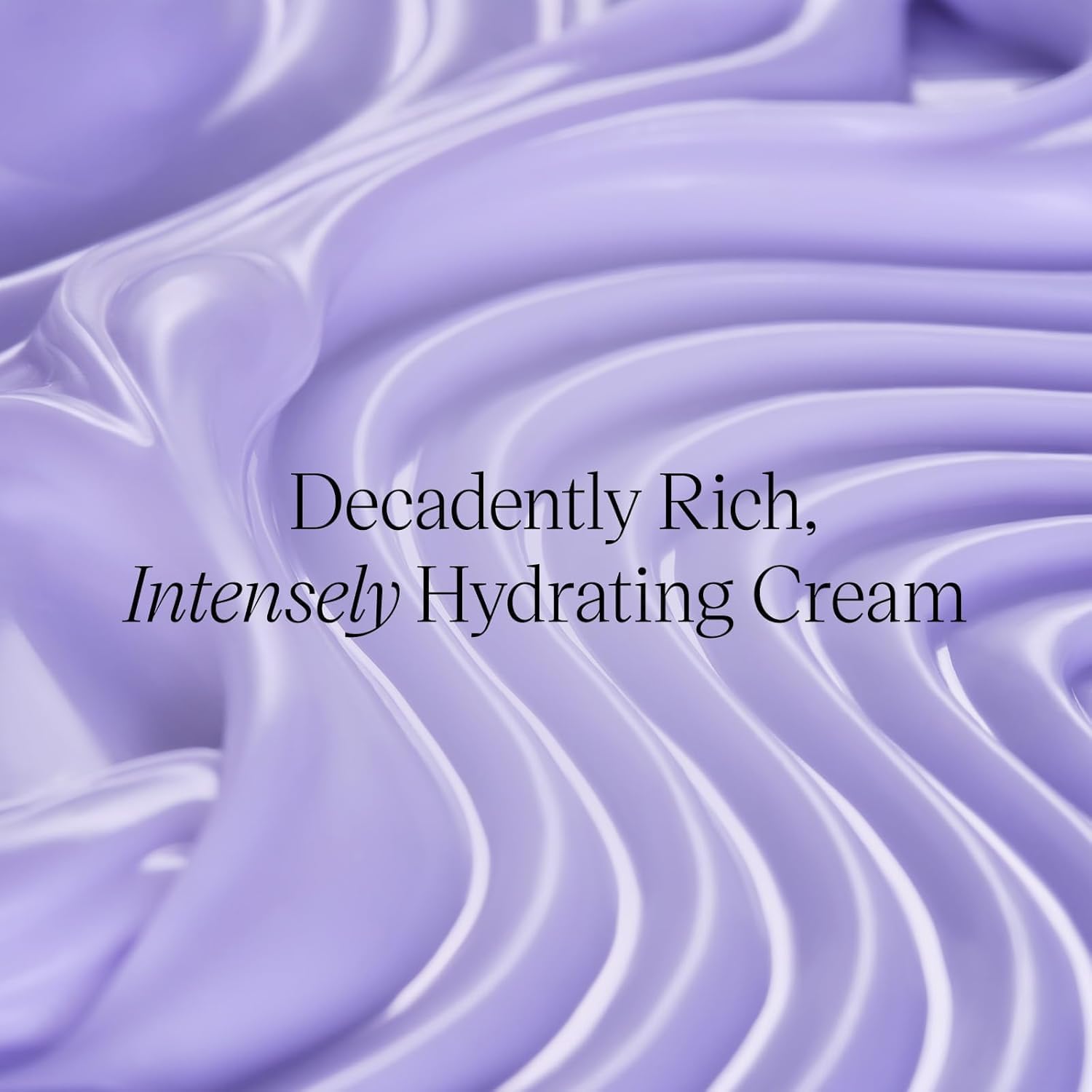 TATCHA crema dewy, textura rica, aplicación suave en la rutina diaria.