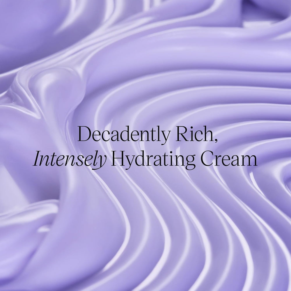 TATCHA crema dewy, textura rica, aplicación suave en la rutina diaria.