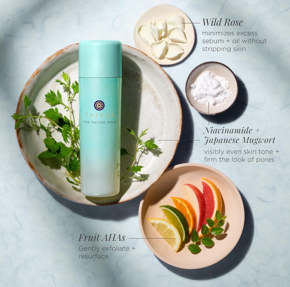 TATCHA Texture Tonic: envase de lujo que complementa la rutina diaria.