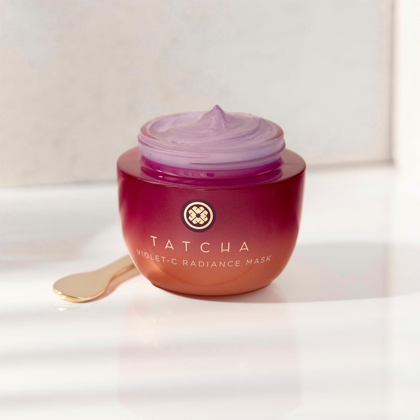 Envase de lujo de 50 ml de TATCHA para uso diario.