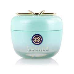 TATCHA The Water Cream montrant la bouteille et une hydratation légère pour peau fraîche.