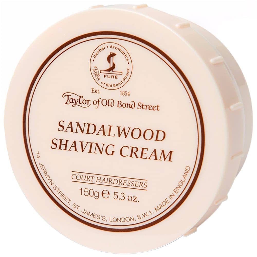 Taylor of Old Bond Street crema de afeitado con sándalo en cuenco, lista para aplicar.