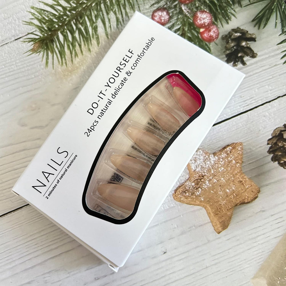 Uñas TBRZTR listas para ocasiones especiales con acabado nude