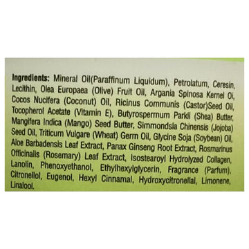 TCB Acondicionador Cabello y Cuero Cabelludo en manos para aplicar y obtener suavidad.
