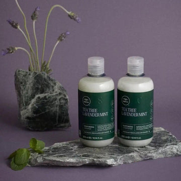 Cheveux hydratés et souples après l’utilisation du conditionneur Tea Tree.