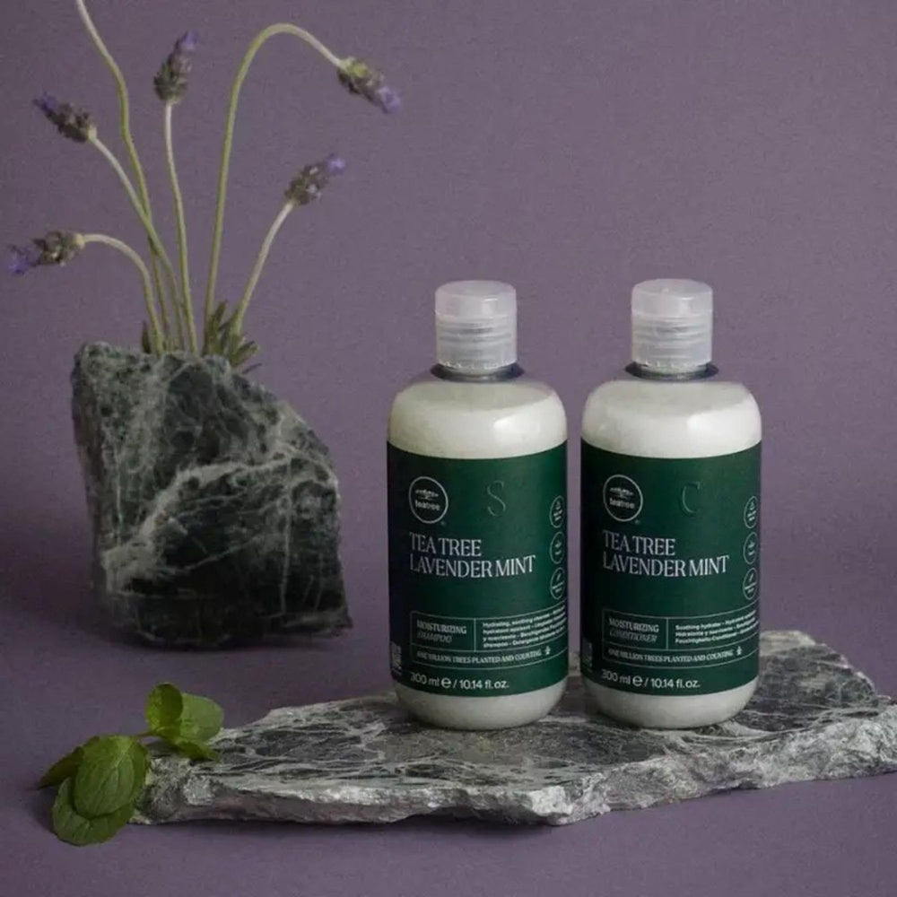 Cheveux hydratés et souples après l’utilisation du conditionneur Tea Tree.
