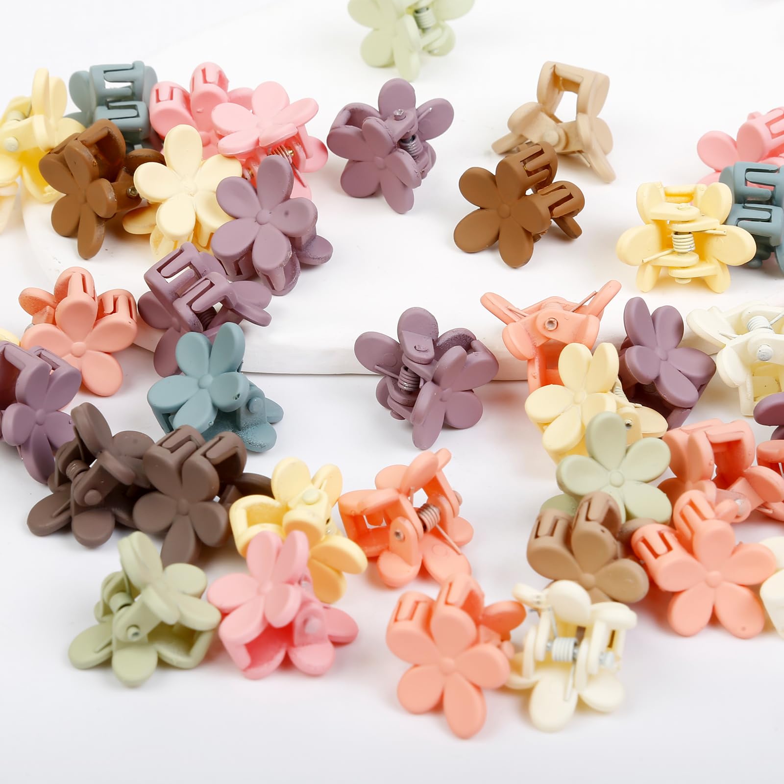 TEBIEKOY clip floral pequeño añade color y personalidad a cualquier peinado.