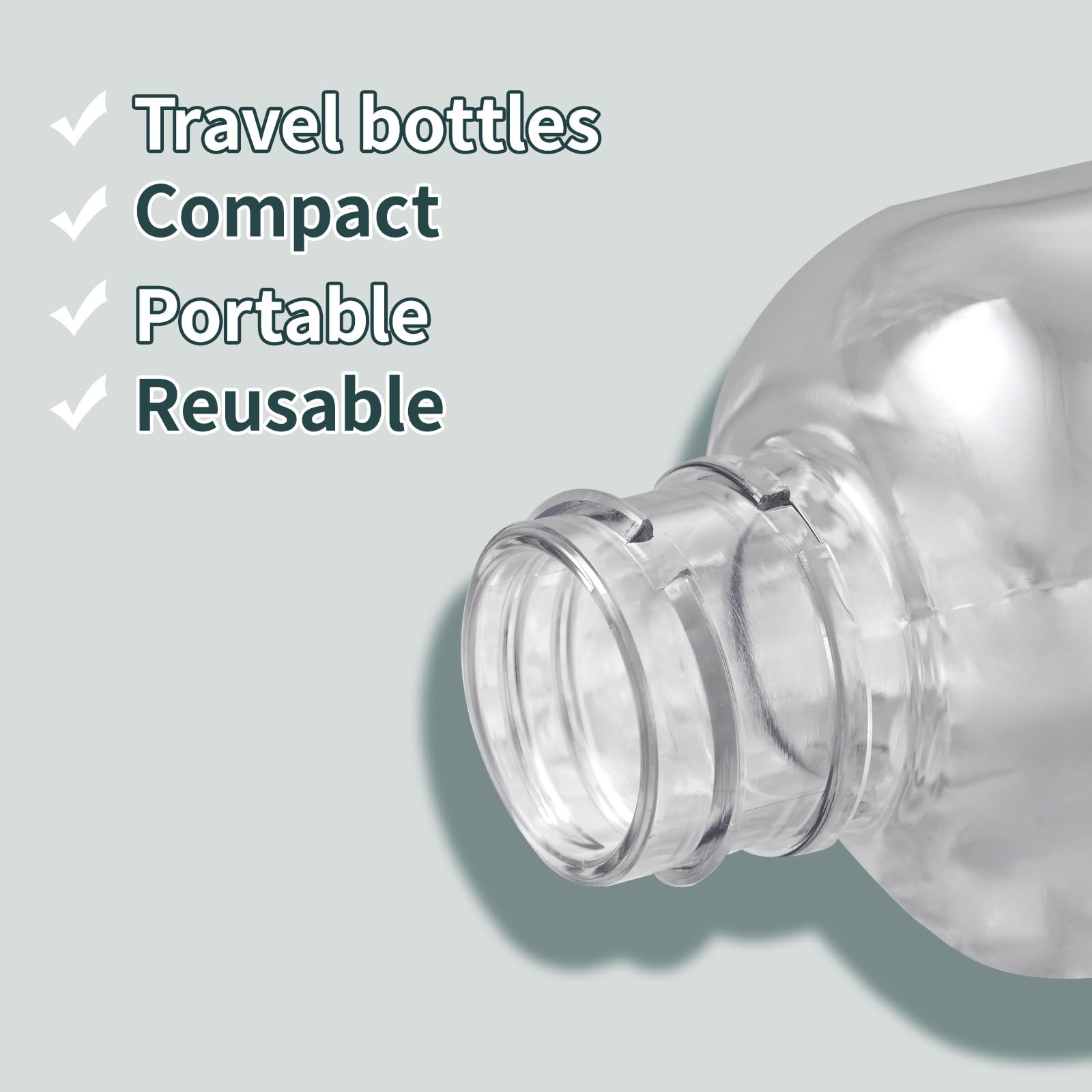 Botellas Tekson para viaje dentro del neceser, organizando cosméticos y líquidos.