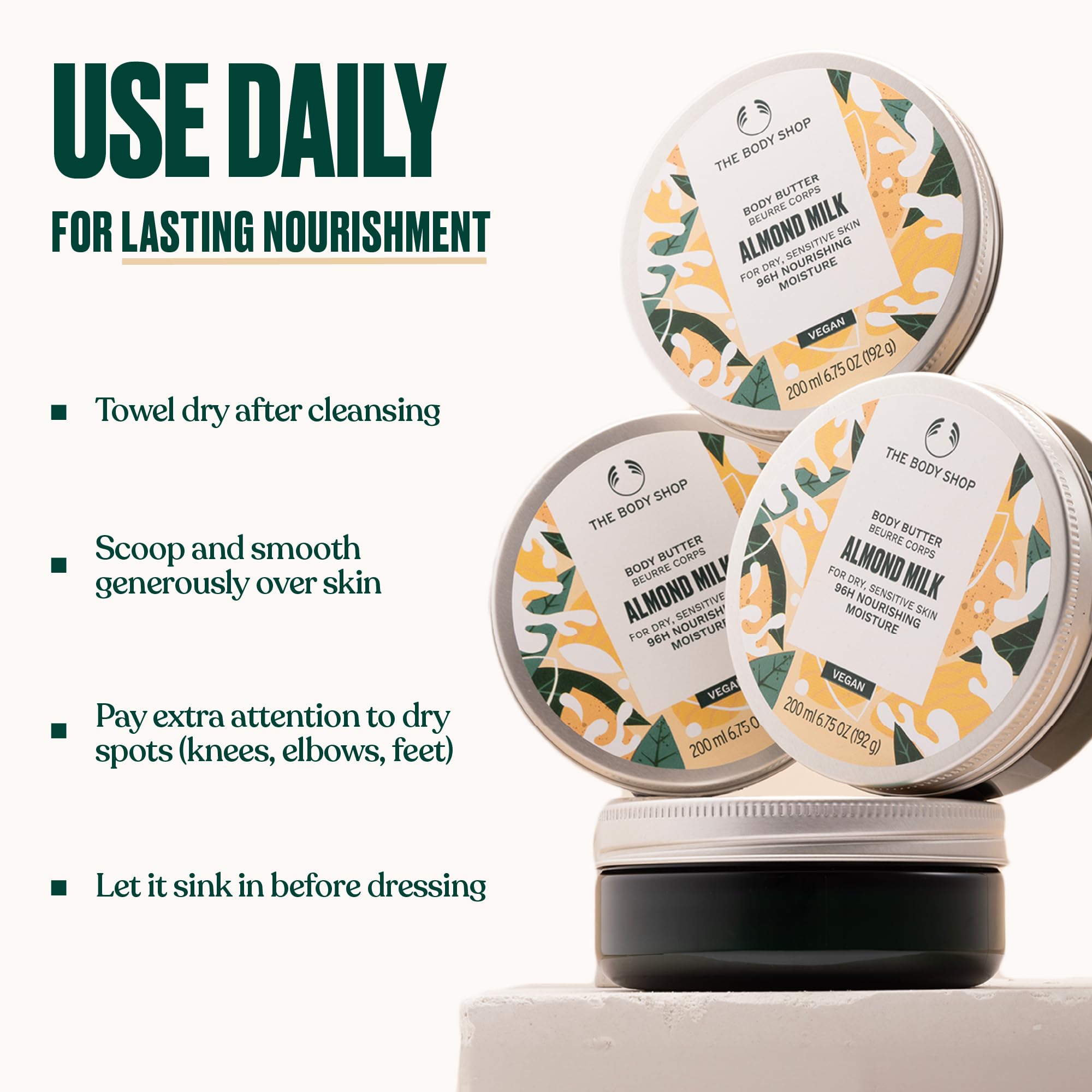 The Body Shop Almond Milk Body Butter brillo natural en la piel.