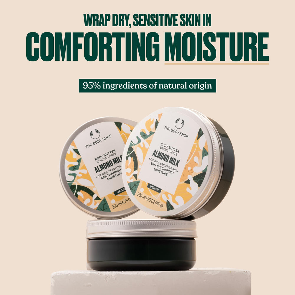 The Body Shop Almond Milk Body Butter textura cremosa que hidrata profundamente.