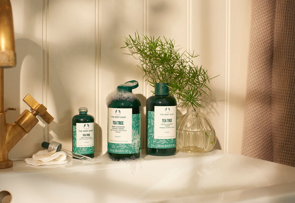 The Body Shop Tea Tree Toner, empaque elegante, producto vegano y de comercio justo.