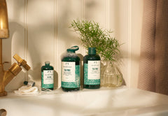 The Body Shop Tea Tree Toner, empaque elegante, producto vegano y de comercio justo.