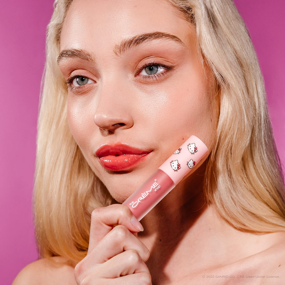 The Crème Shop x Hello Kitty brillo labial rosado frío para un look suave