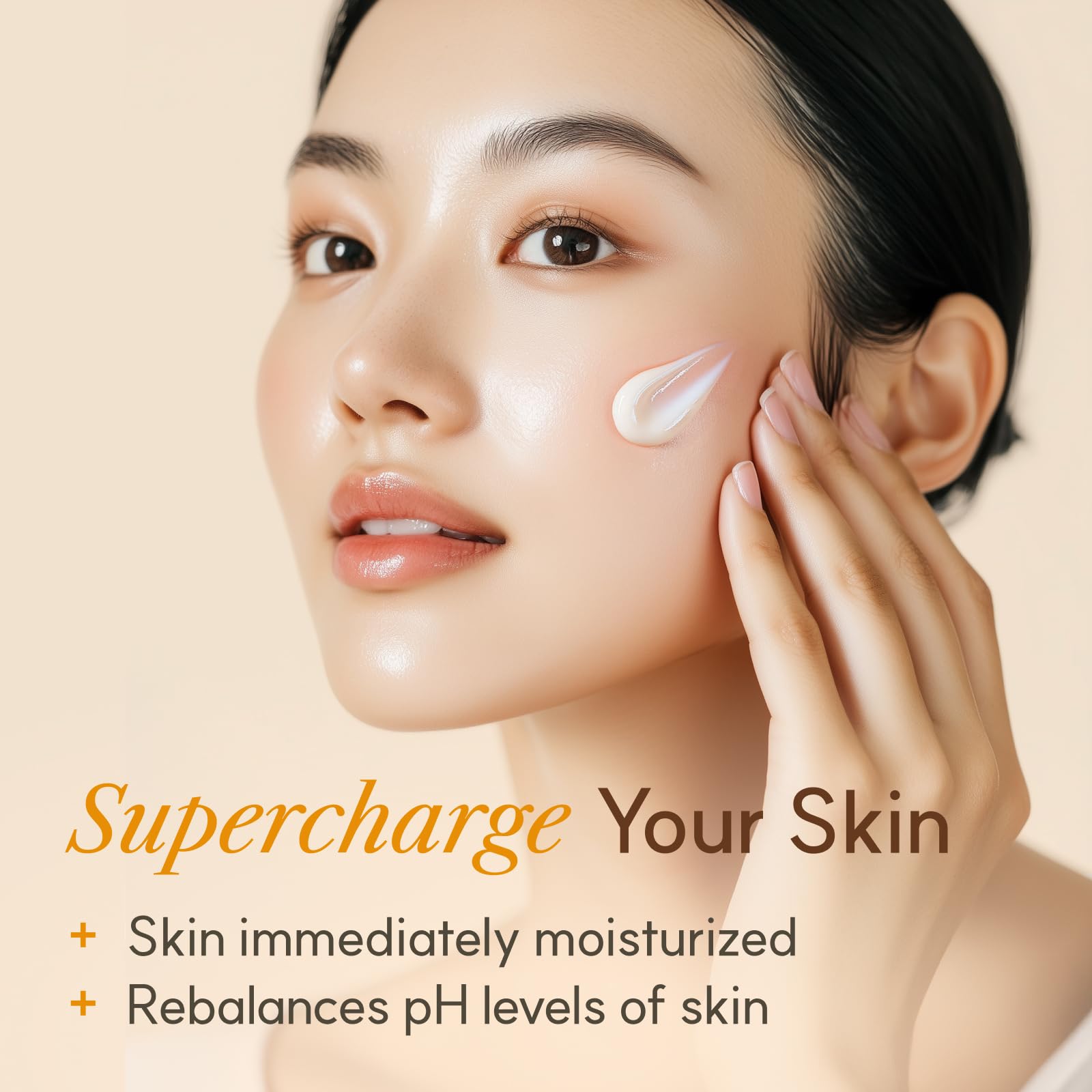 Aplicación diaria de Rice Ceramide Cream en el rostro para confort
