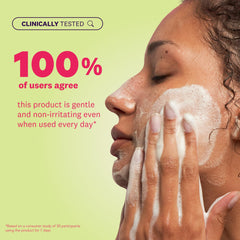 The Face Shop Rice Water Bright Enzyme Powder Wash espuma suave al diluir.
