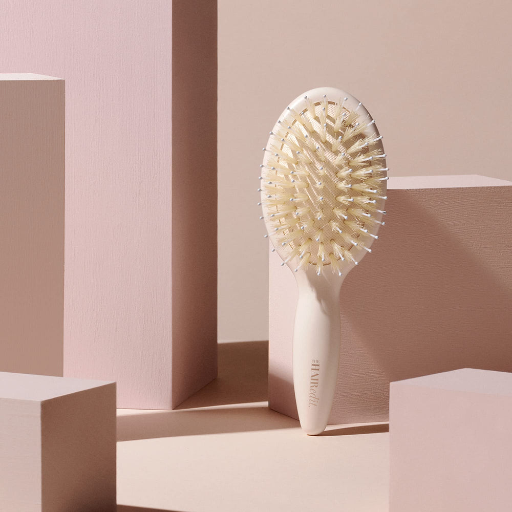 The Hair Edit, combinación de cerdas para deslizamiento suave y masaje del cuero cabelludo.