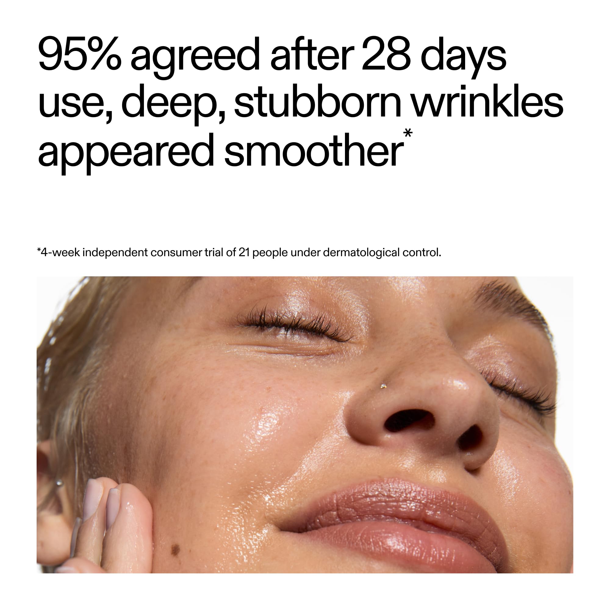 Aplicación nocturna del serum retinol de The INKEY List en rostro