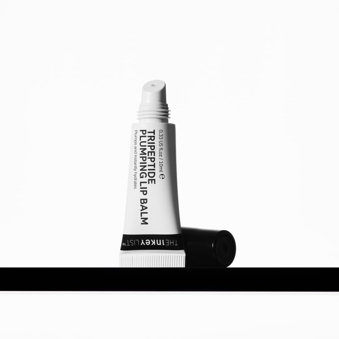 The INKEY List Tripeptide Plumping Lip Balm, envase compacto para uso diario.