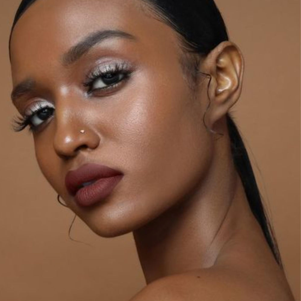 The Lip Bar Savage permite capas para brillo extra.