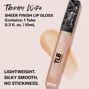 The Lip Bar Trophy Wife con aplicador suave para una aplicación precisa