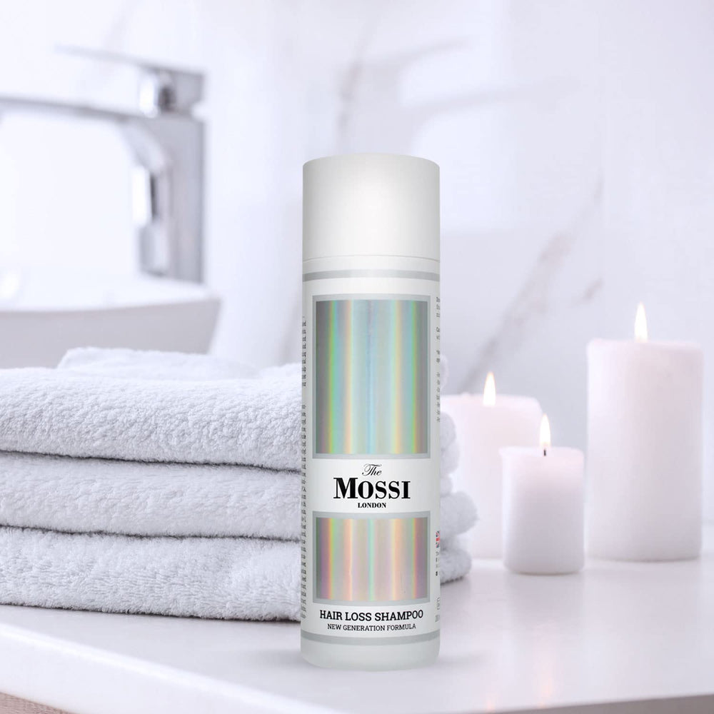 Limpieza profunda que favorece folículos sanos con The Mossi London Shampoo.