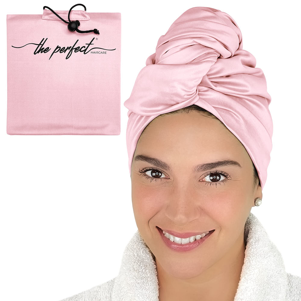 THE PERFECT HAIRCARE toalla microfibra en primer plano para secado rápido del cabello.