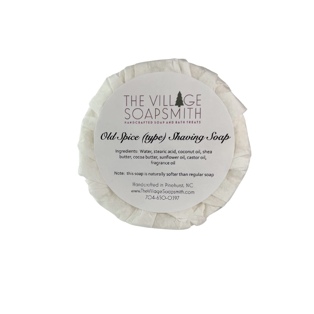 Jabón de afeitar Old Spice de The Village Soapsmith con espuma densa para un afeitado cómodo.