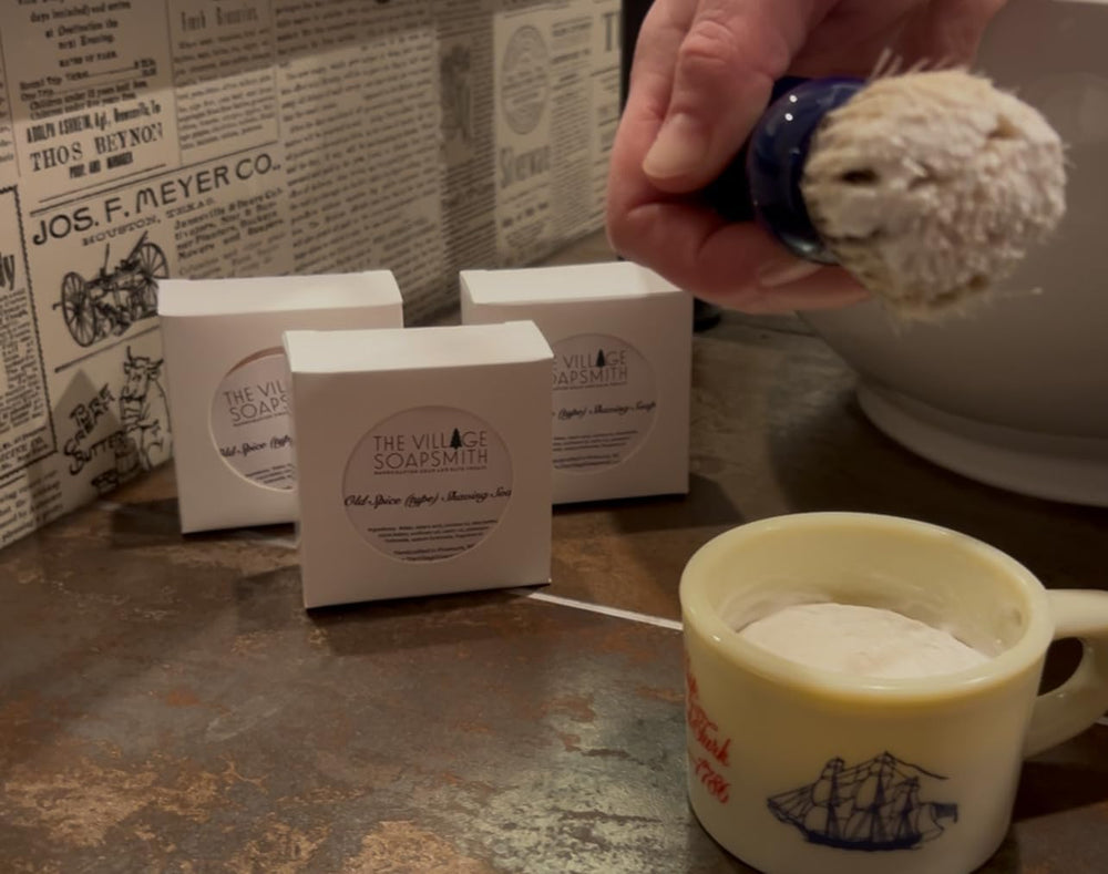 Fragancia Old Spice para un aroma clásico durante el afeitado con The Village Soapsmith.