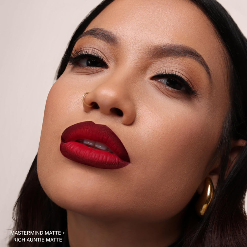 The Lip Bar envase compacto facilita retoques en cualquier lugar.