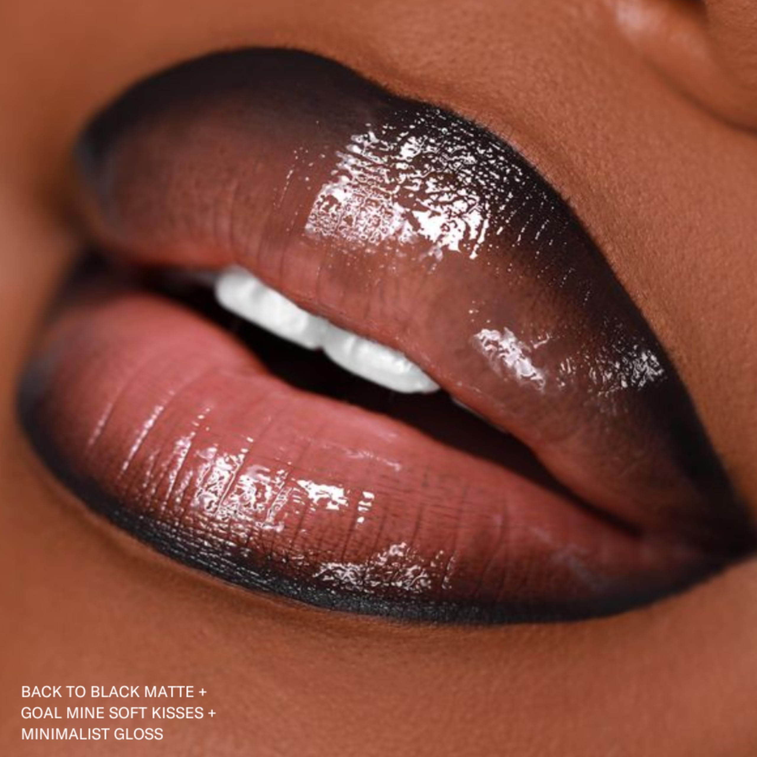 The Lip Bar Back to Black: envase compacto para retoques rápidos.