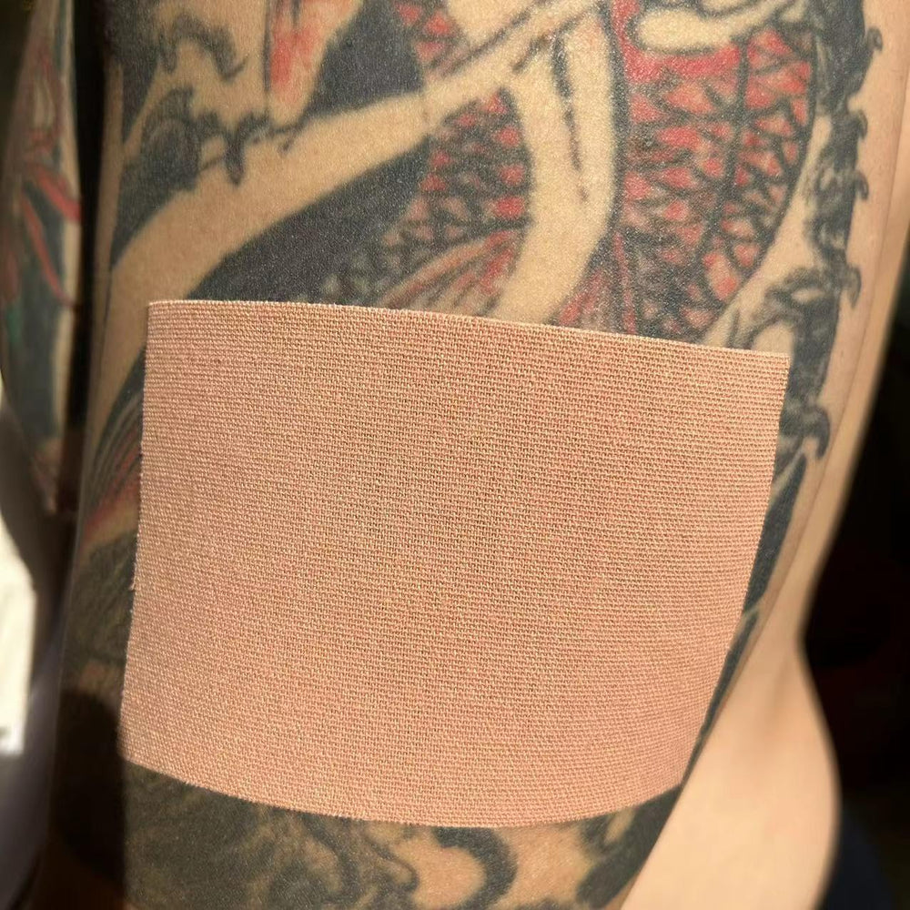 Therasports cobertura tatuaje beige aplicación: ajuste cómodo para piel diversa.