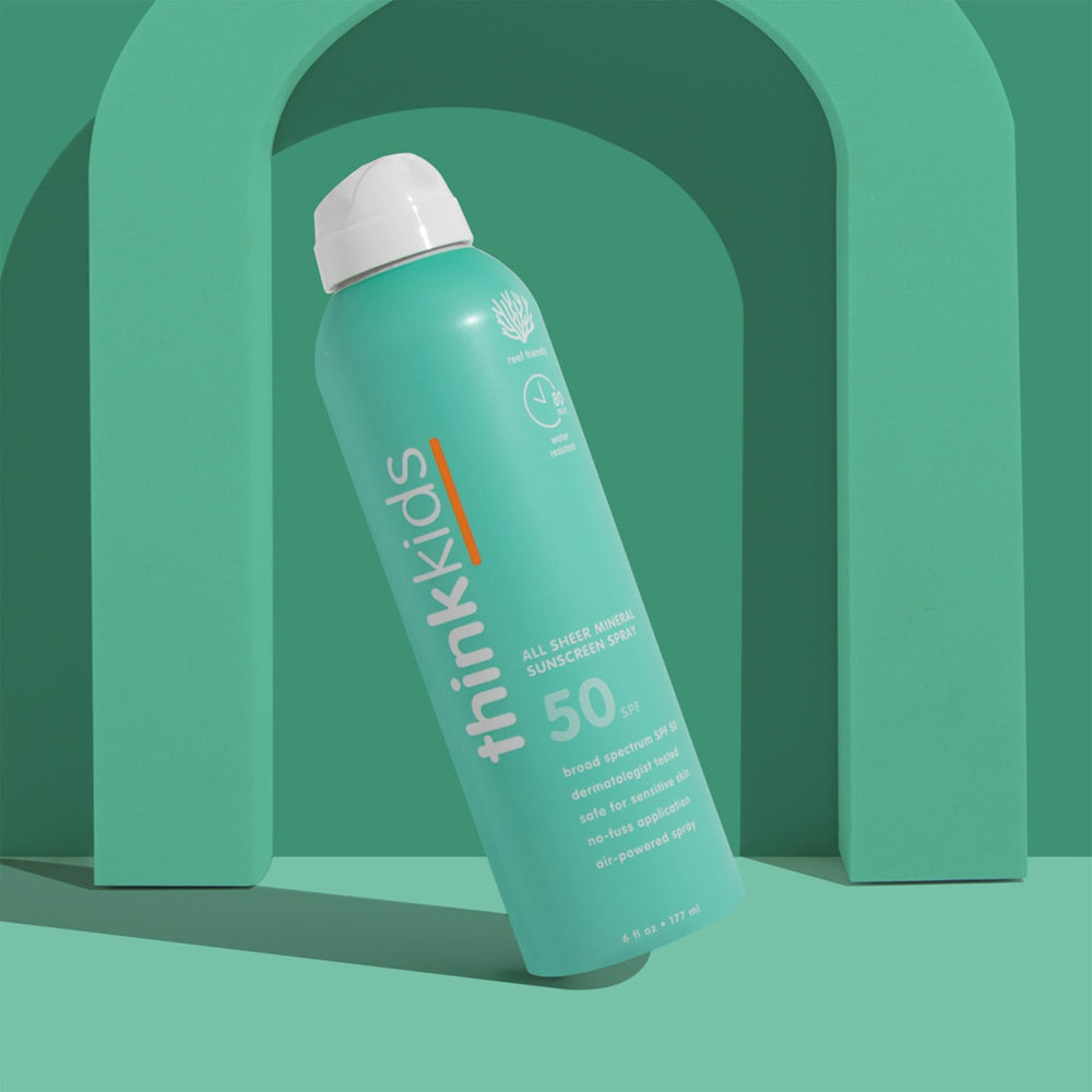 Thinksport spray con óxido de zinc, textura ligera y transparente para la piel.