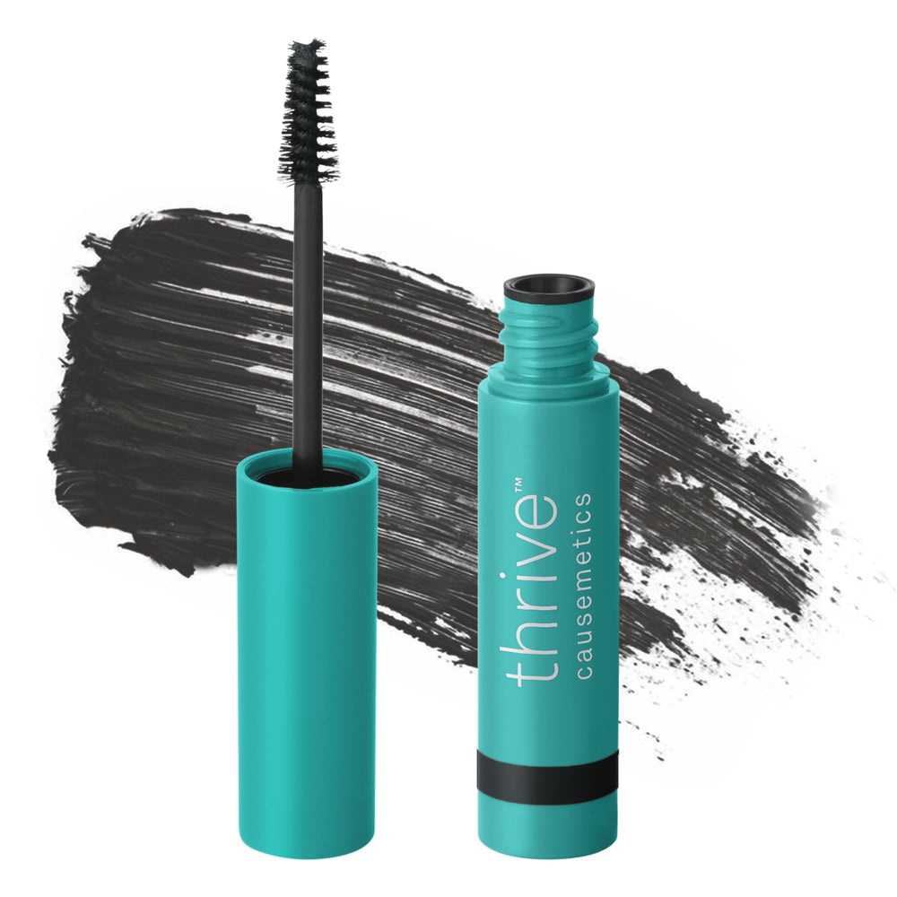Thrive Causemetics Instant Brow Fix con aplicador-cepillo para definición rápida y acabado natural.