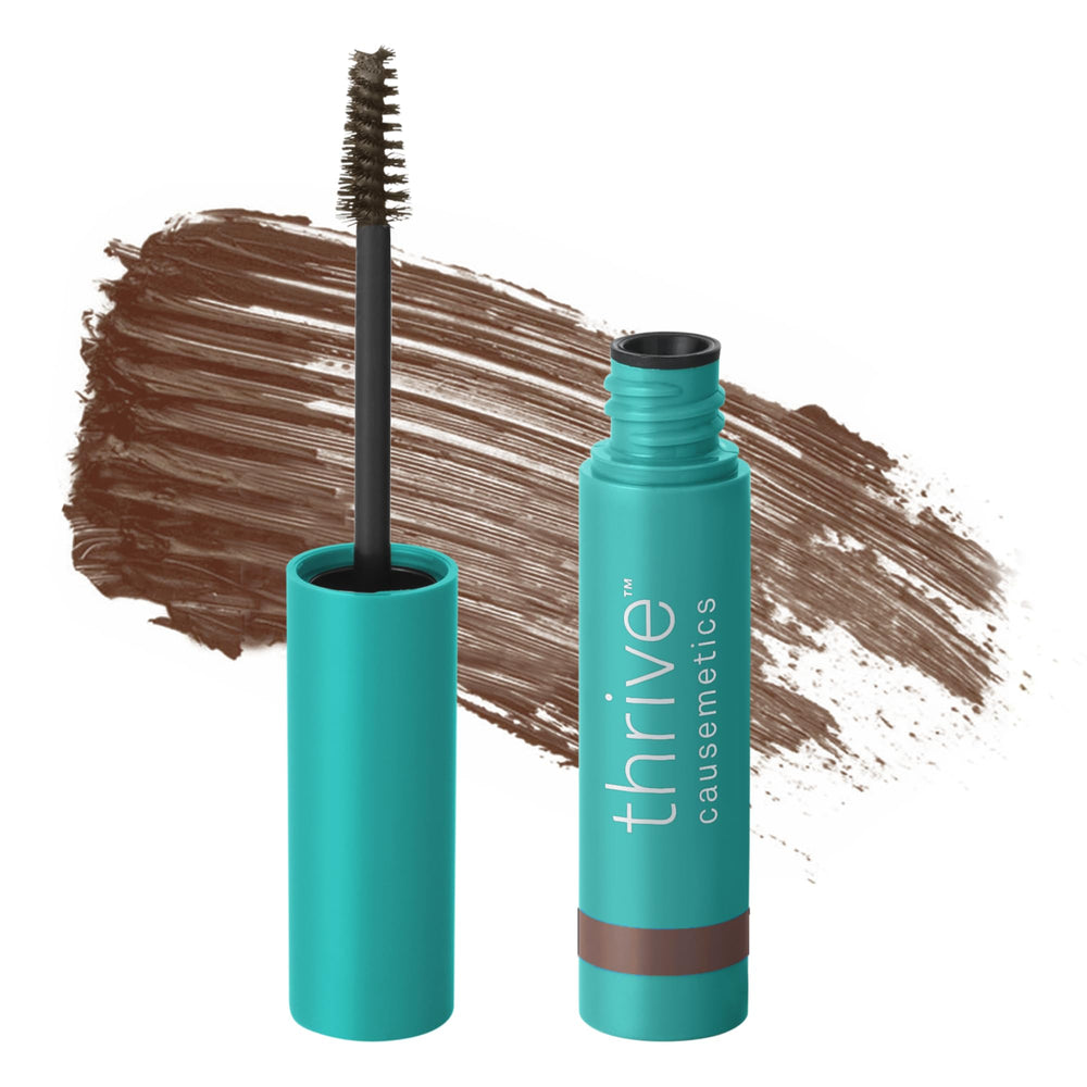Thrive Causemetics Instant Brow Fix con brocha para definir cejas con precisión.