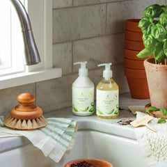 Fragancia de albahaca fresca de Thymes para un aroma verde y revitalizante.