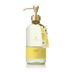 Thymes Jabón de Manos Hoja de Limón, botella visible para un lavado suave y fragante.