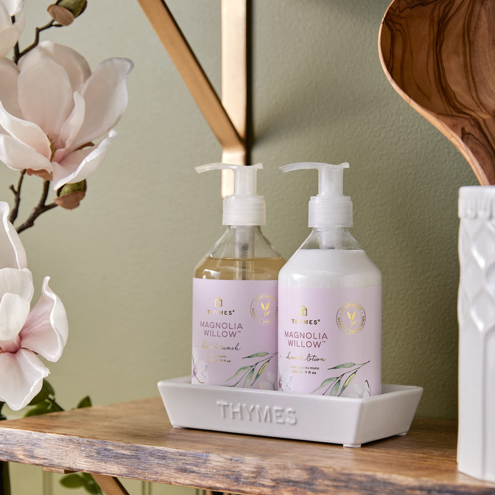Thymes Magnolia Willow: dispensador-locion para manos, fácil de usar.